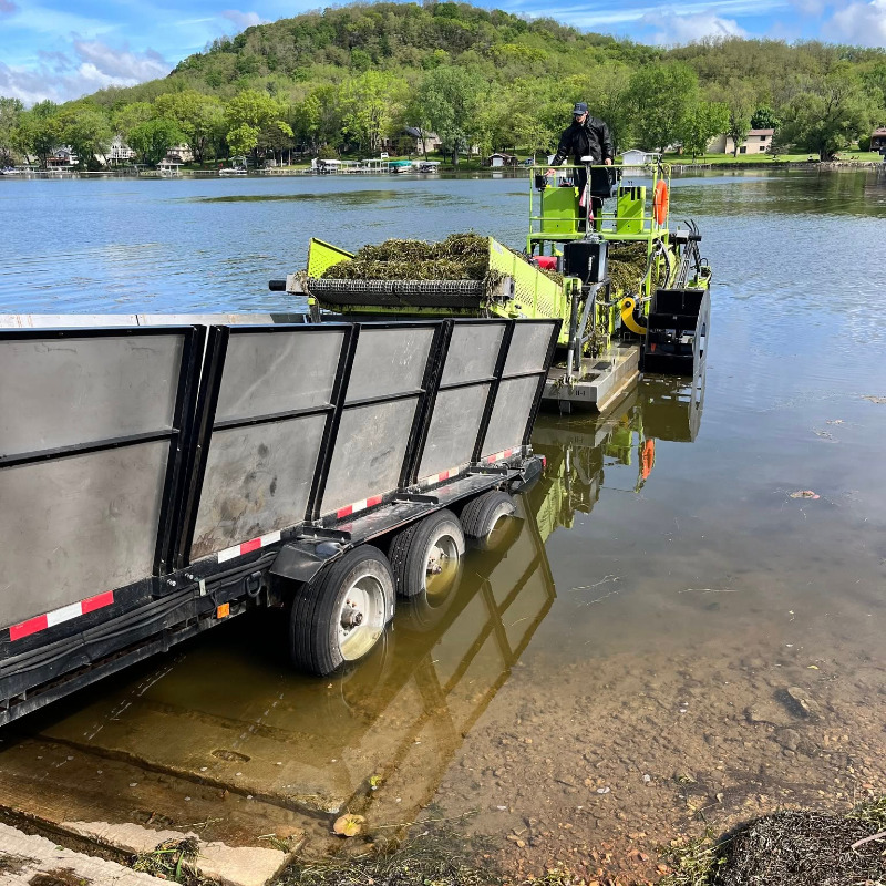 Lake algae removal / treatment